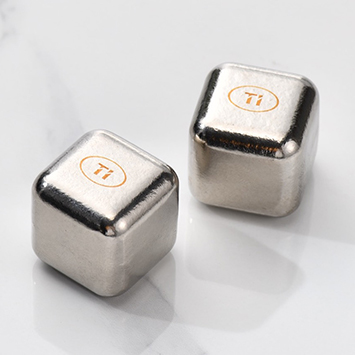 Pure titanium wine set