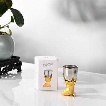 Pure titanium wine set